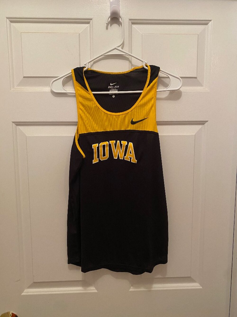 Nike Iowa Hawkeyes Men's Track Team Issued Tank Top Medium Made in USA NWT (1)